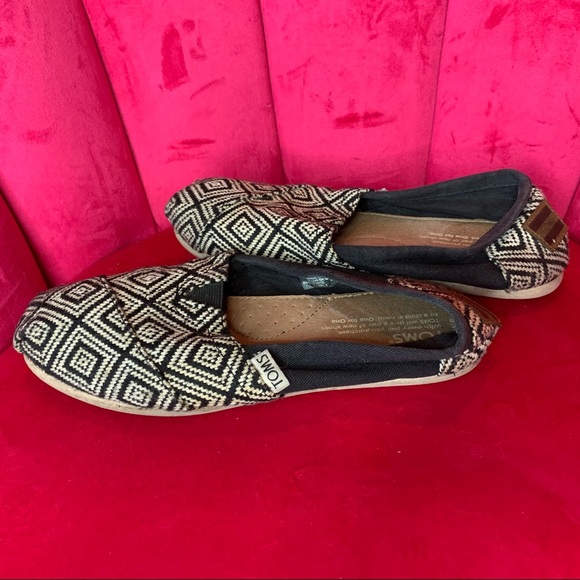 TOMS Shoes Womens Slip On Flats Tribal Pattern 6 - Picture 2 of 3